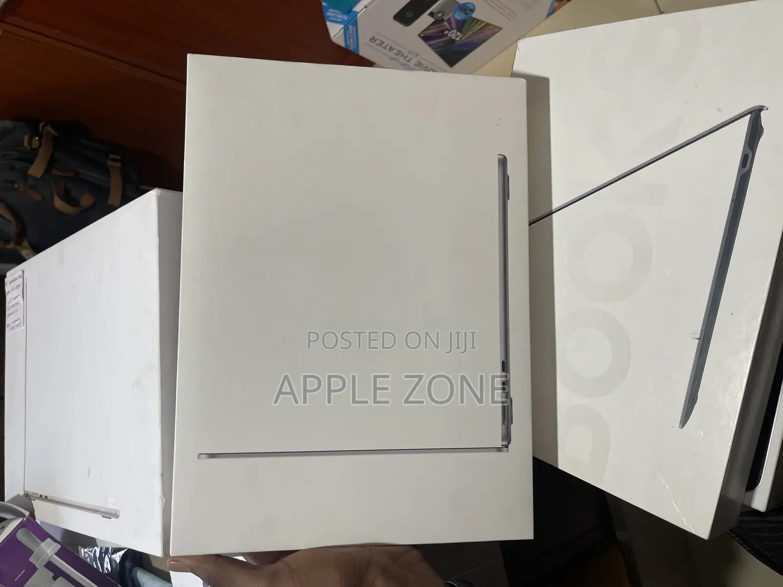 New Laptop Apple MacBook Air 2024 M3 13-Inch 8GB Apple M3 SSD 256GB