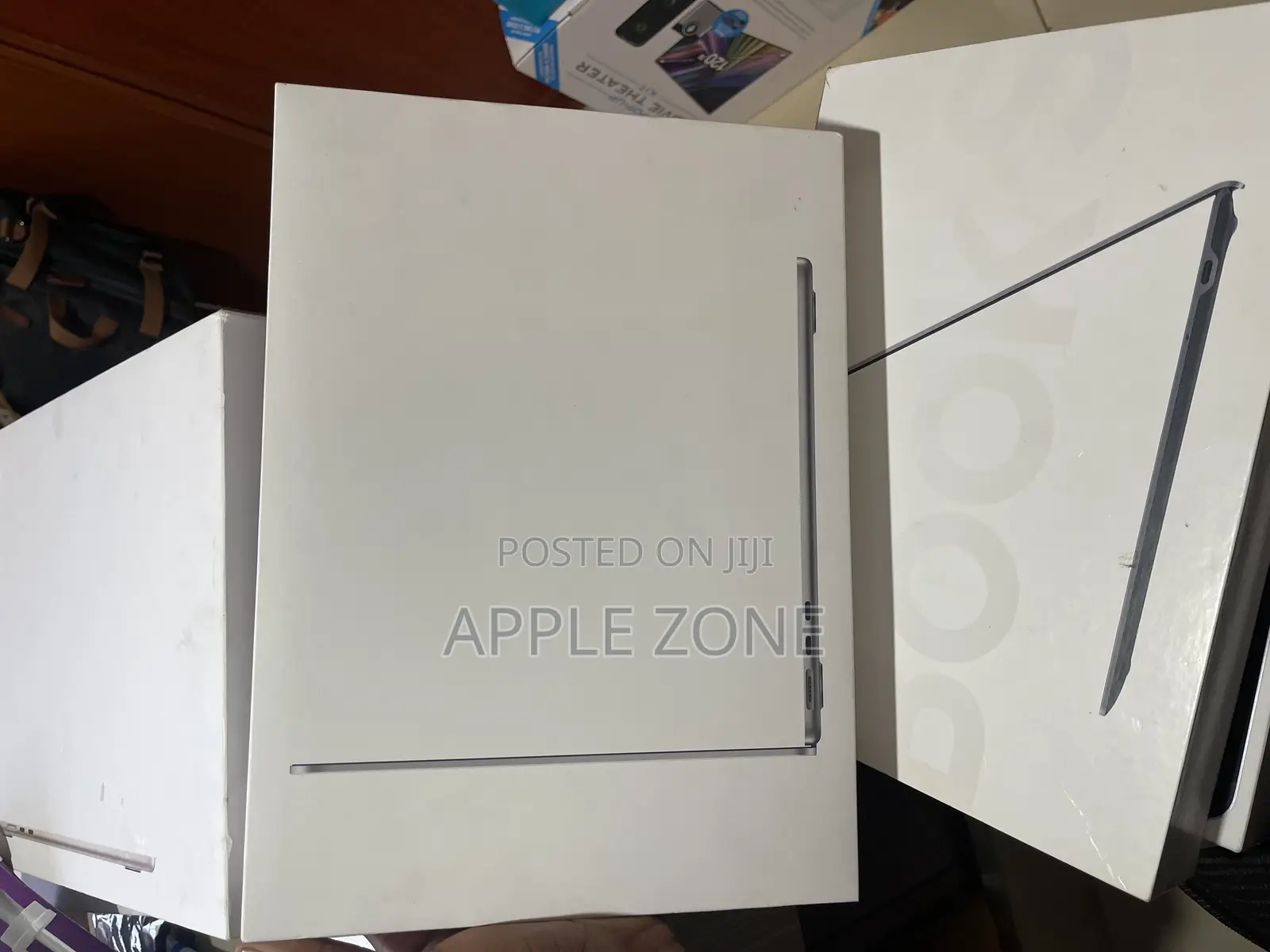 New Laptop Apple MacBook Air 2024 M3 13-Inch 8GB Apple M3 SSD 256GB