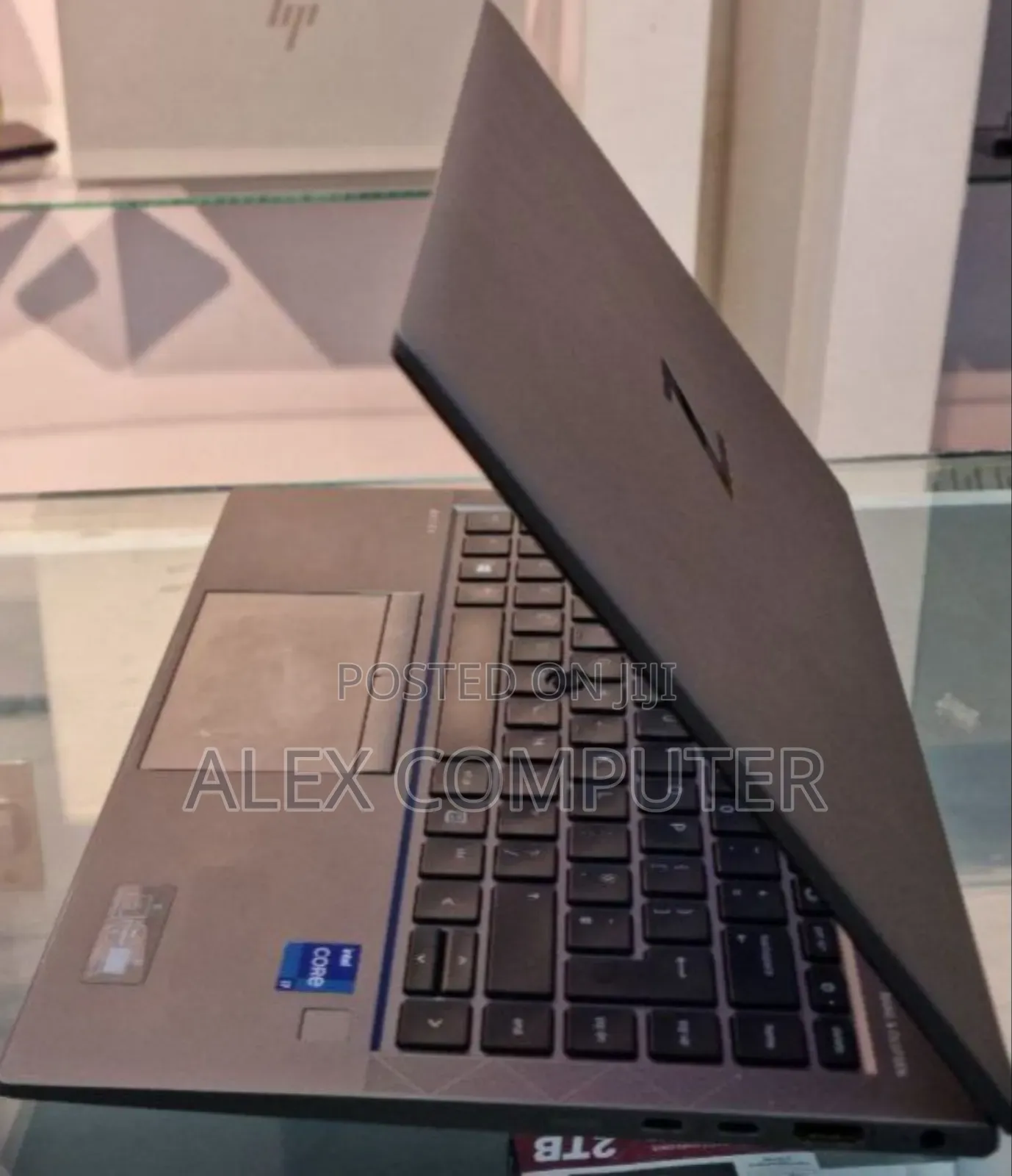 New Laptop HP ZBook Firefly G8 16GB Intel Core I7 SSD 512GB