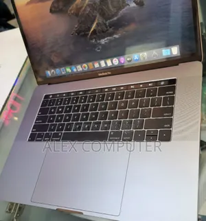 Photo - New Laptop Apple MacBook Pro 2018 16GB Intel Core I7 SSD 512GB