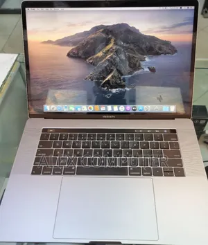 New Laptop Apple MacBook Pro 2018 16GB Intel Core I7 SSD 512GB