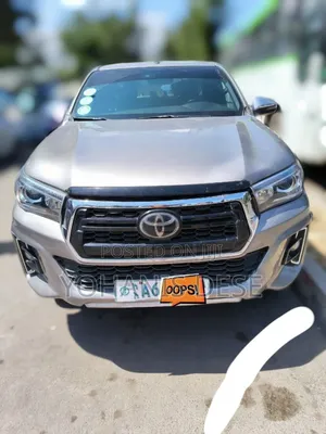 Photo - Toyota Hilux 2018 Gray
