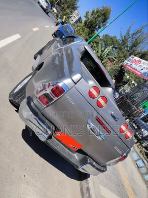 Toyota Hilux 2017 Gray