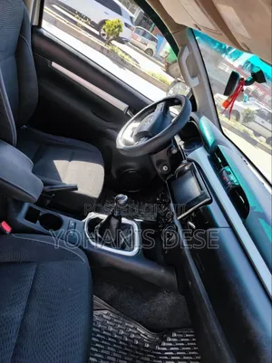 Toyota Hilux 2017 Gray