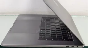 New Laptop Apple MacBook Pro 2018 32GB Intel Core I7 SSD 512GB