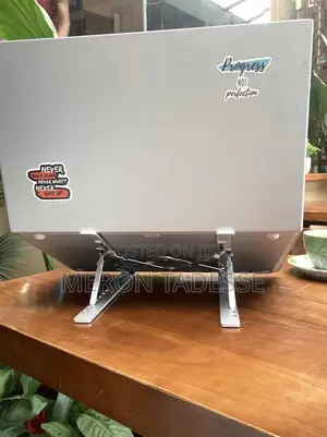 ለአይኖ የሚመች የአይን ከፍታ ላይ Pcዎን እንዲያስቀምጡ የሚረዳ Laptop Stand