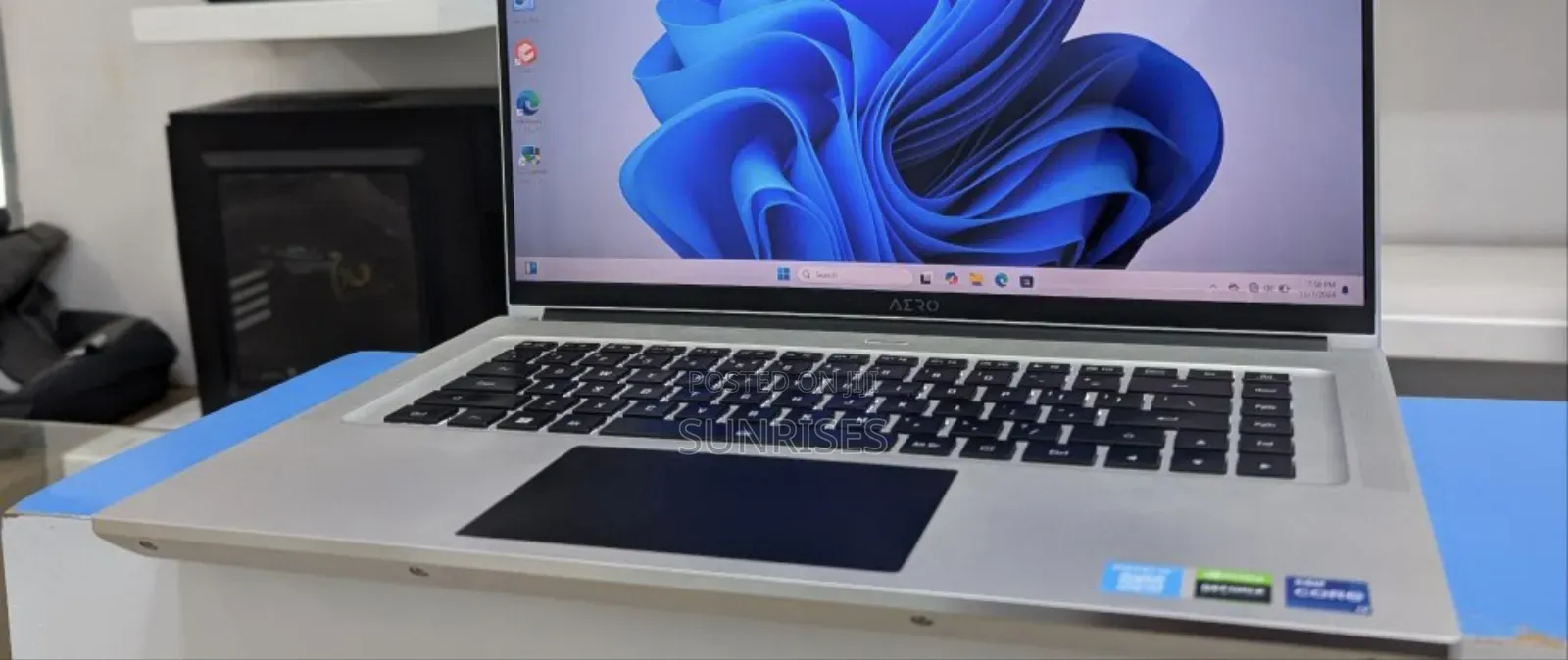 New Laptop Gigabyte AERO 15 16GB Intel Core I7 SSD 1T