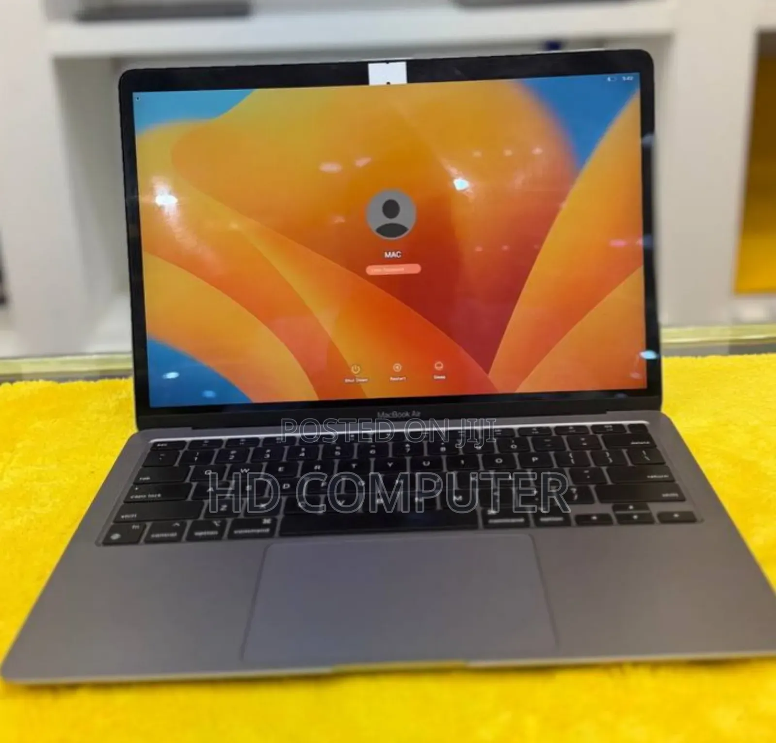 New Laptop Apple MacBook Pro M1 8GB Apple M1 SSD 256GB