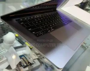 New Laptop Apple MacBook 2018 16GB Intel Core I7 SSD 512GB