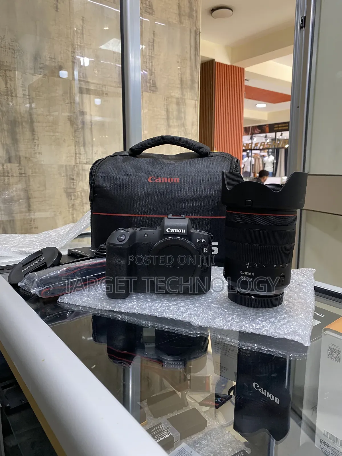 New Canon Eos R
With Rf 24-105mm Red Ring Lens