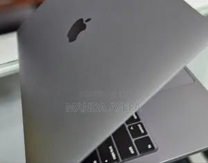 New Laptop Apple MacBook Pro 2019 16GB Intel Core I7 SSD 512GB