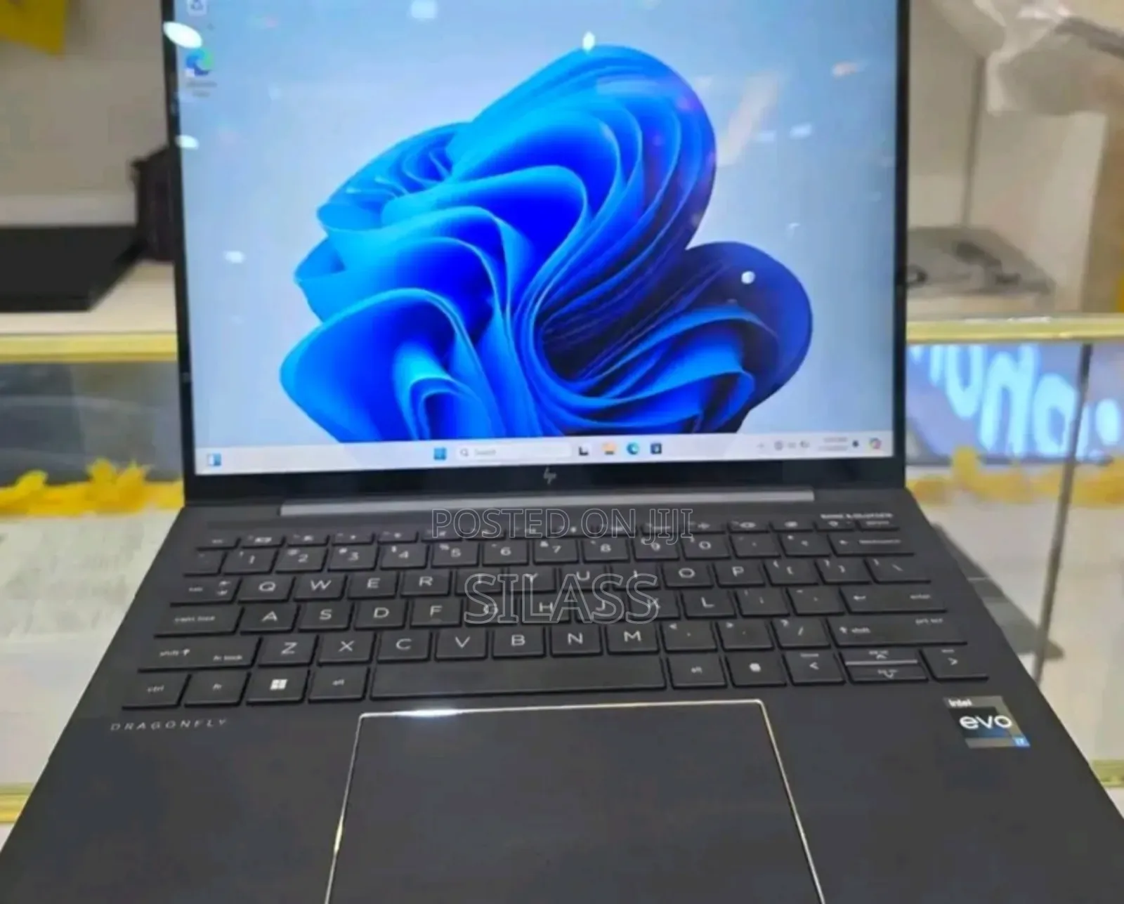 New Laptop HP Dragonfly Folio 16GB Intel Core I7 SSD 512GB