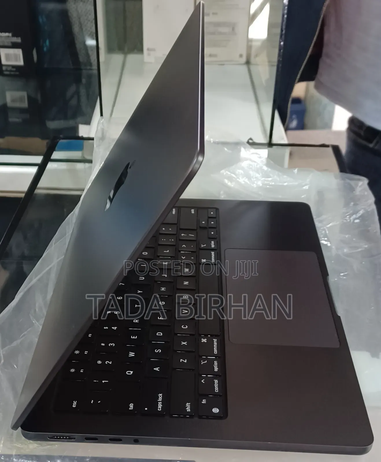 New Laptop Apple MacBook Pro 2023 M3 14-Inch 18GB Apple M3 SSD 512GB