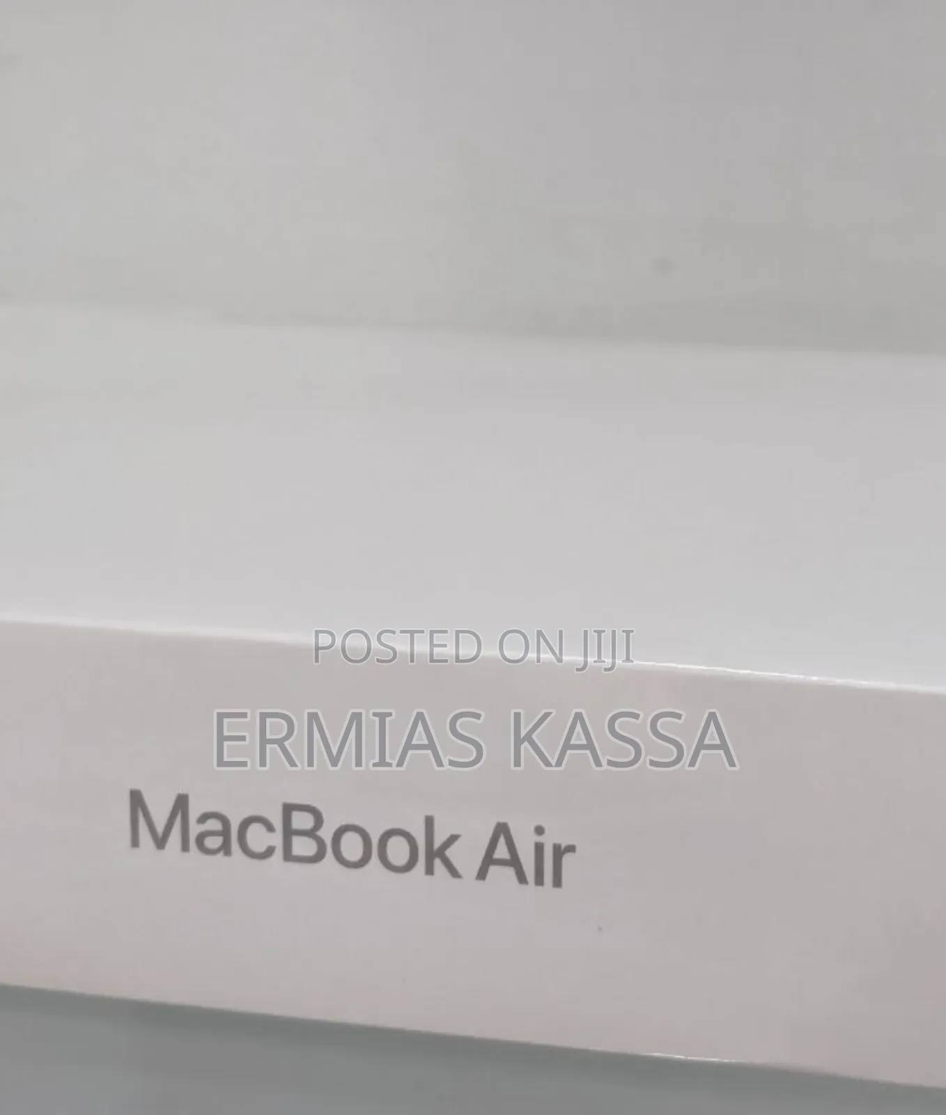 New Laptop Apple MacBook Air 2022 M2 16GB Apple M2 SSD 256GB