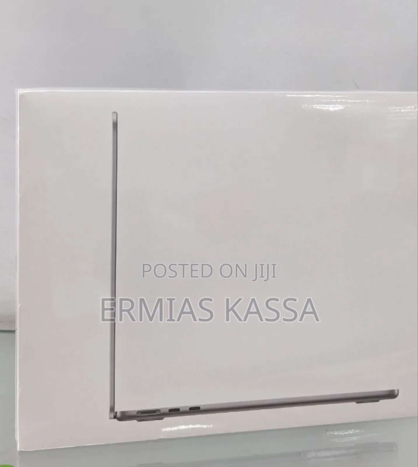 New Laptop Apple MacBook Air 2022 M2 16GB Apple M2 SSD 256GB