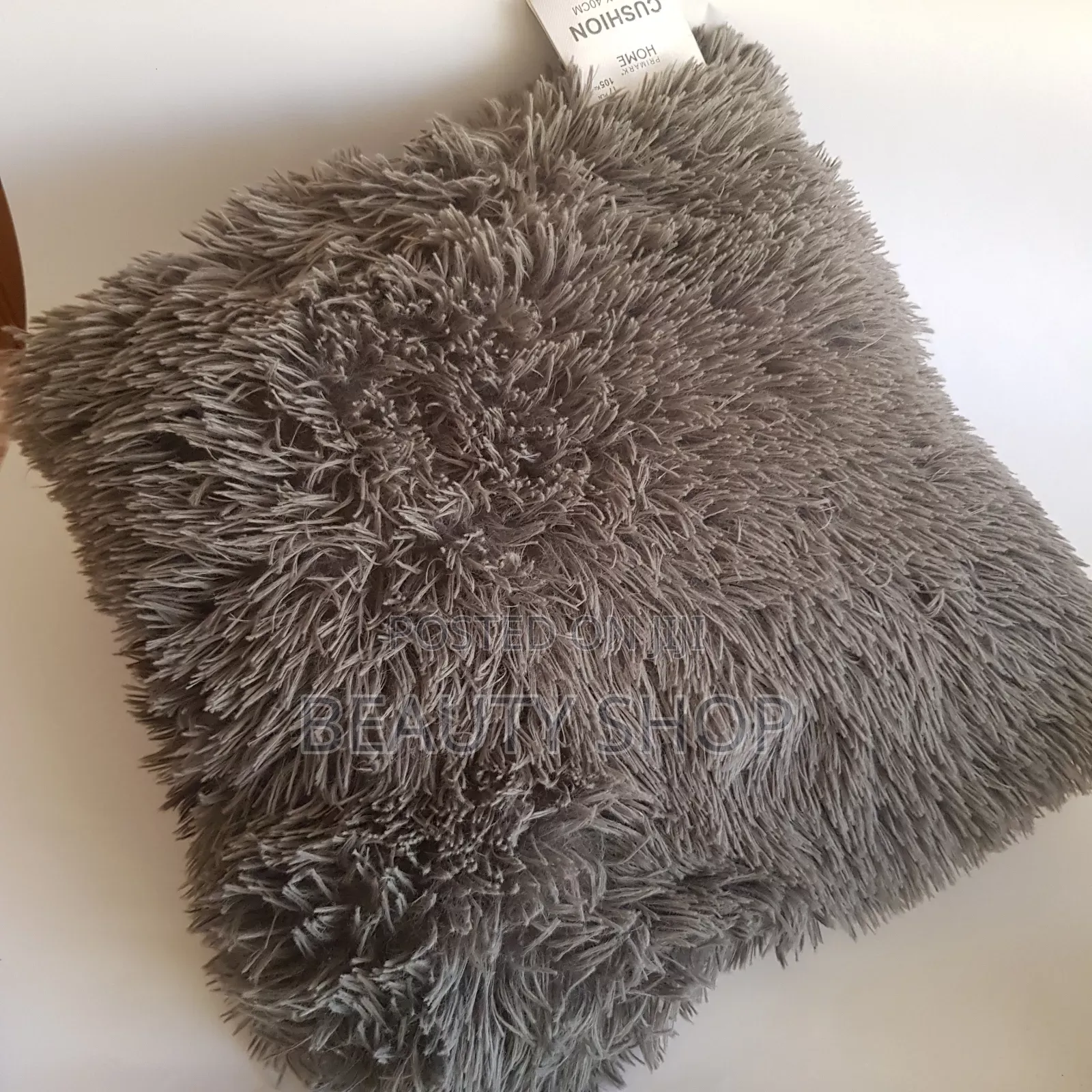 Primark Fluffy Cushion, የሶፋ ትራስ