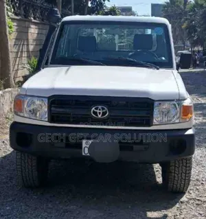 Photo - Toyota Land Cruiser 2018 White