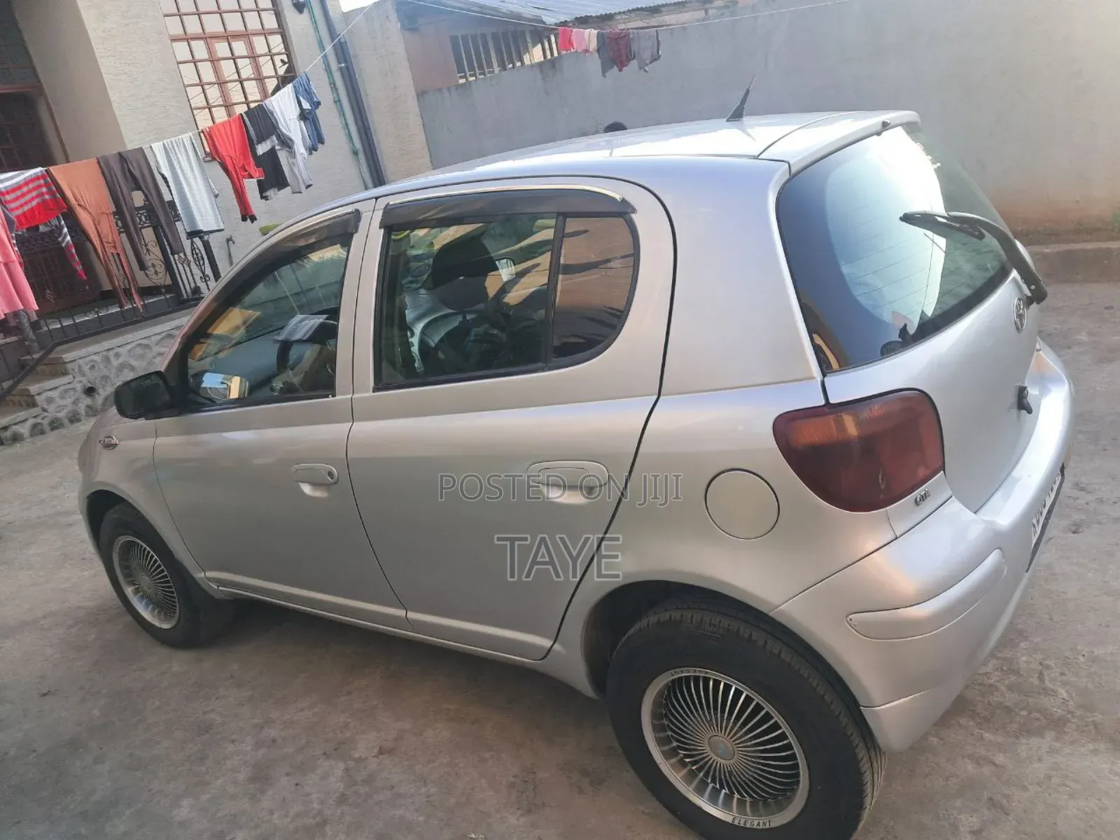 Toyota Vitz 2004 Silver