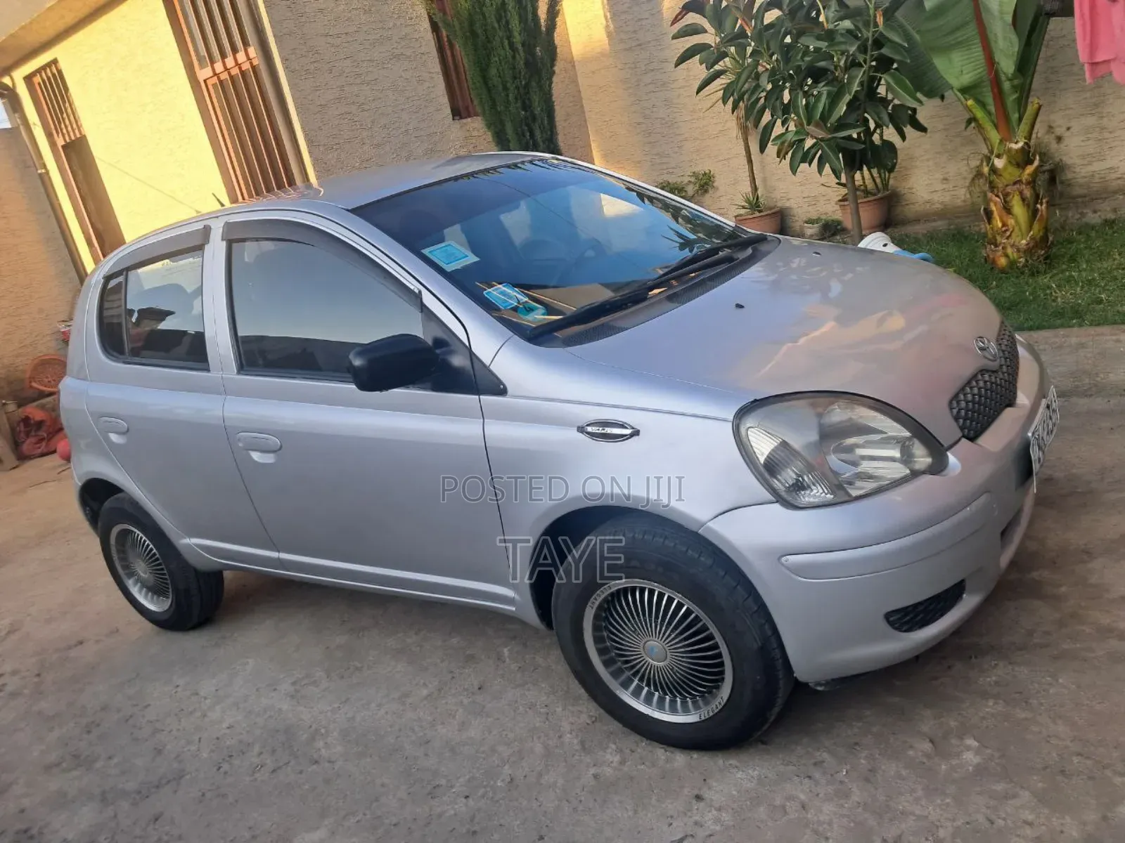 Toyota Vitz 2004 Silver