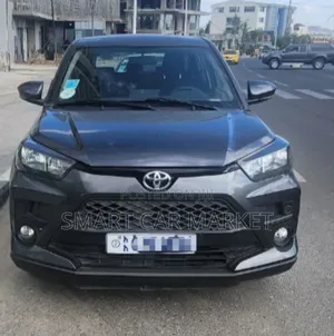 Photo - Toyota Raize 2022 Gray