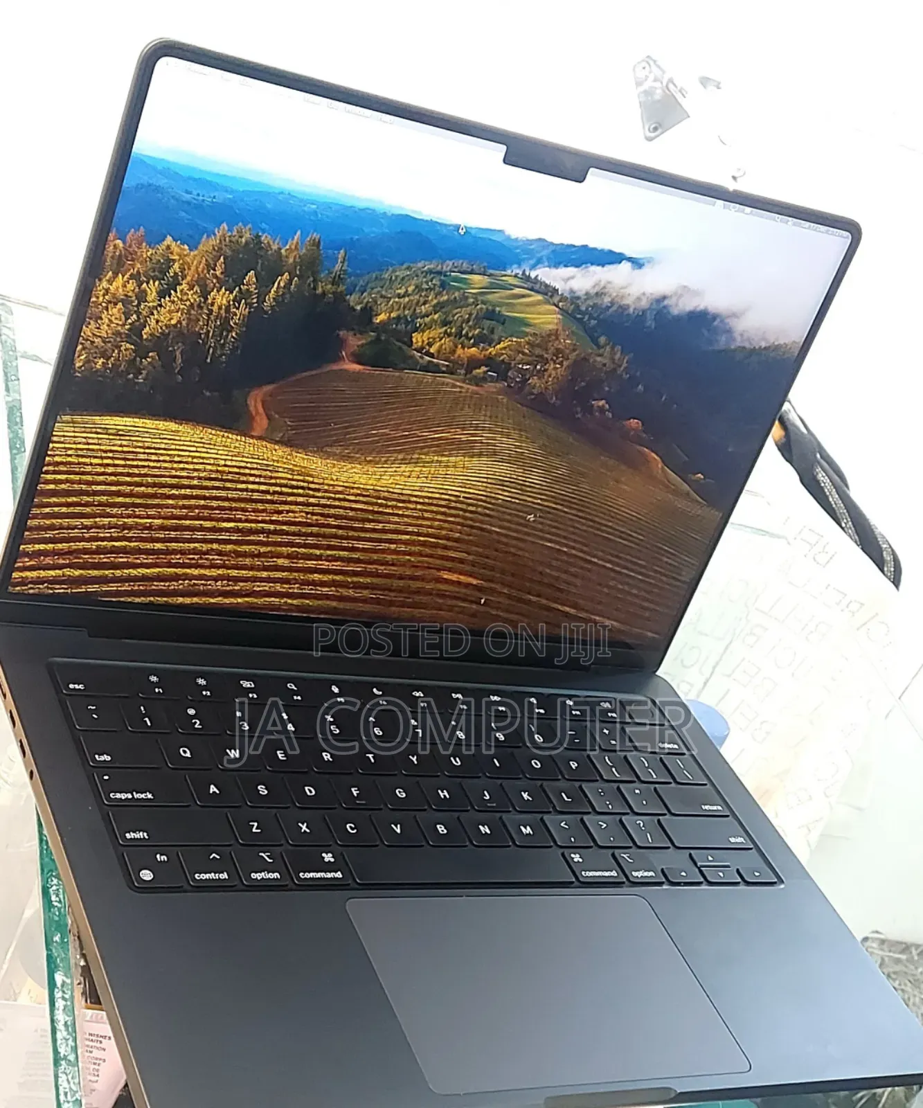 New Apple MacBook Pro 2023 M3 14-Inch 18GB Apple M3 Pro SSD 512GB