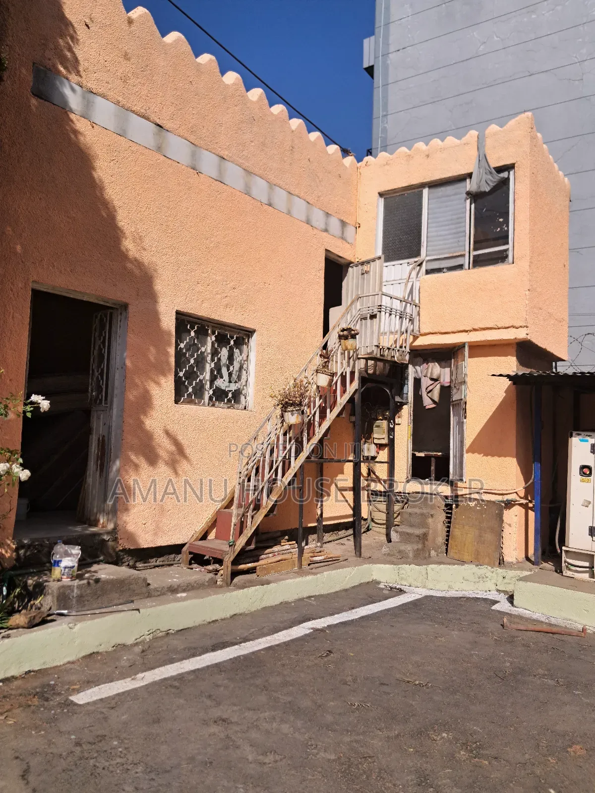 Urgent Rent Building for Office, Residential