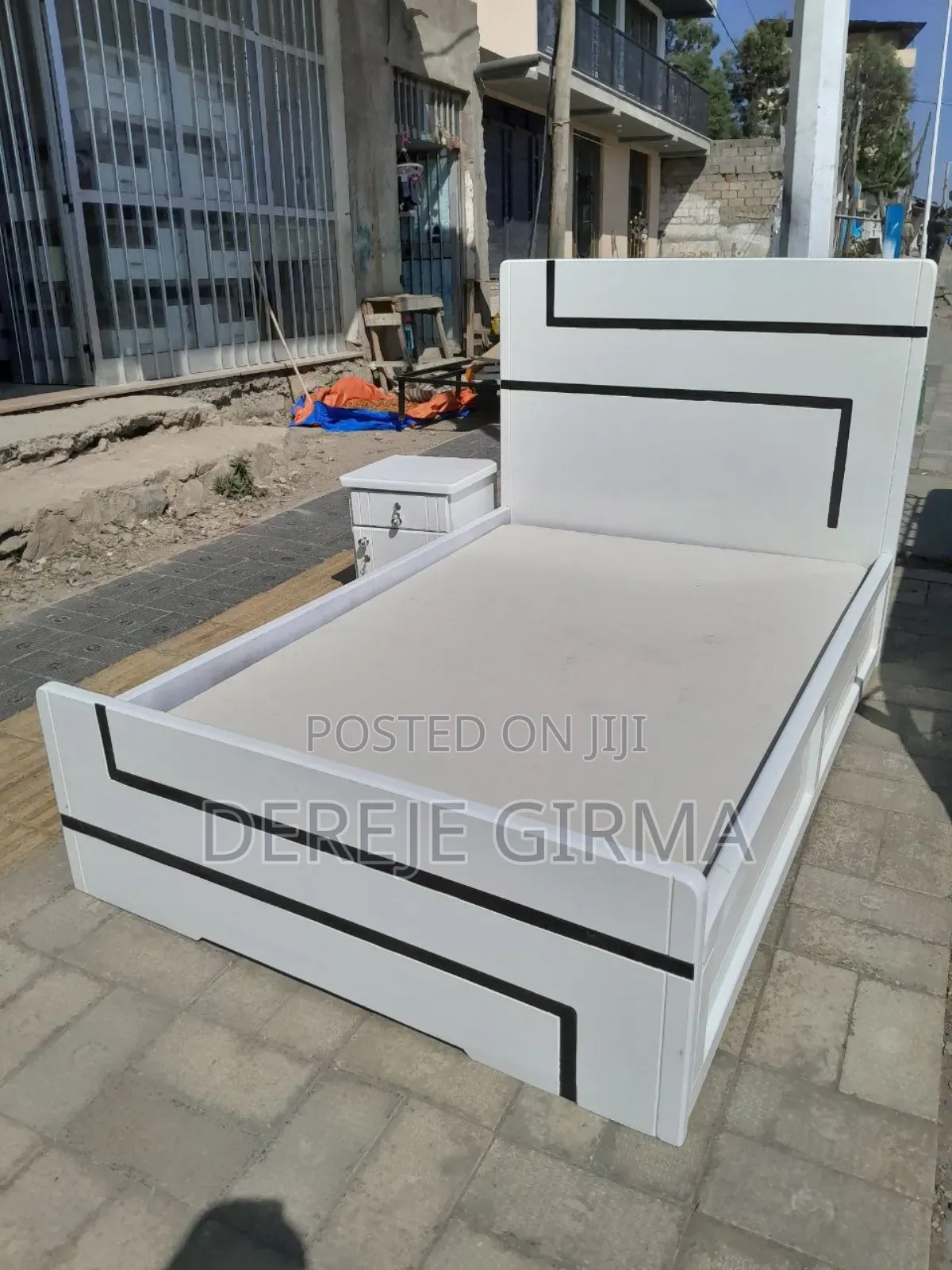 ሜትር ከ20 አልጋ+ኮሜዲኖ