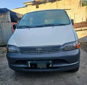 Toyota HiAce 2004 White