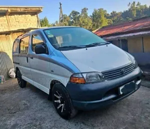 Photo - Toyota HiAce 2004 White