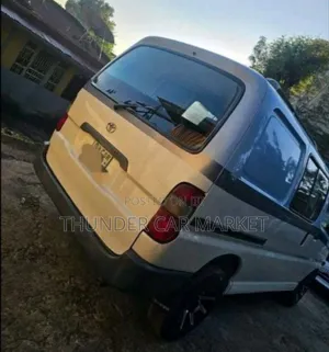 Toyota HiAce 2004 White
