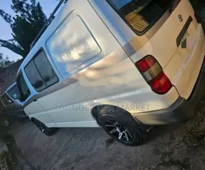 Toyota HiAce 2004 White