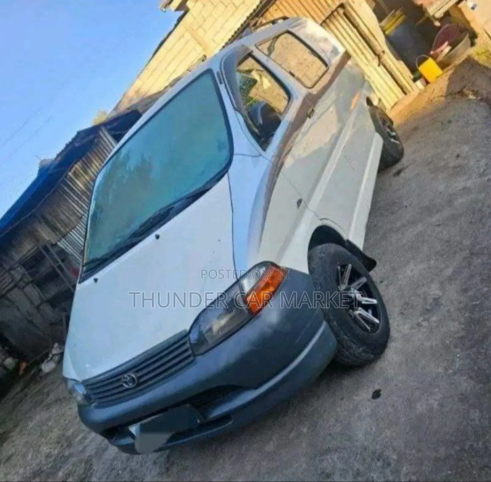 Toyota HiAce 2004 White