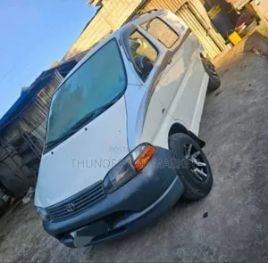 Toyota HiAce 2004 White