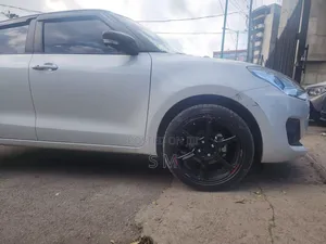 Suzuki Swift 2022 White