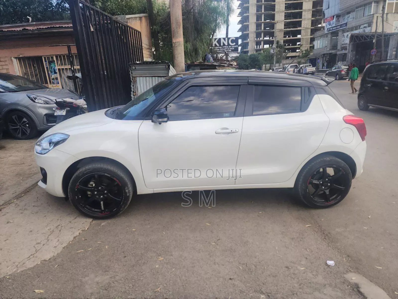 Suzuki Swift 2022 White