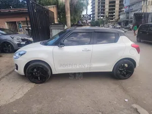Suzuki Swift 2022 White