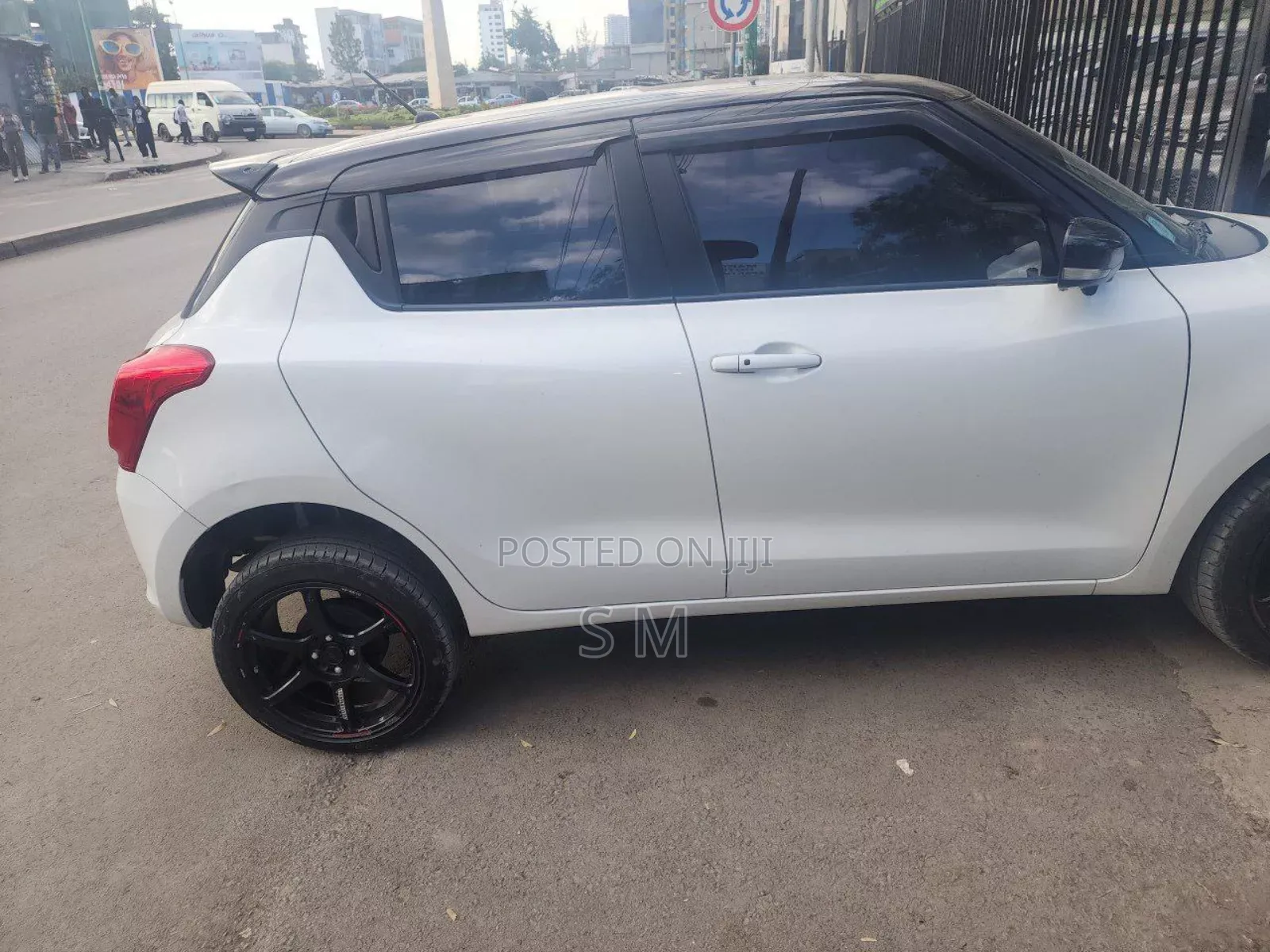 Suzuki Swift 2022 White