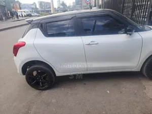 Suzuki Swift 2022 White