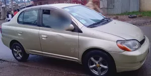 Toyota Platz 2001 Gold