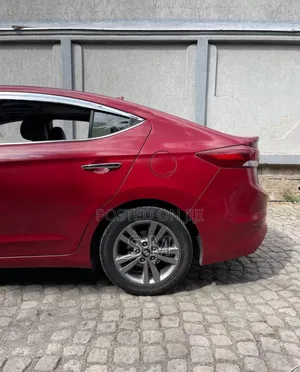 Hyundai Avante 2016 Red