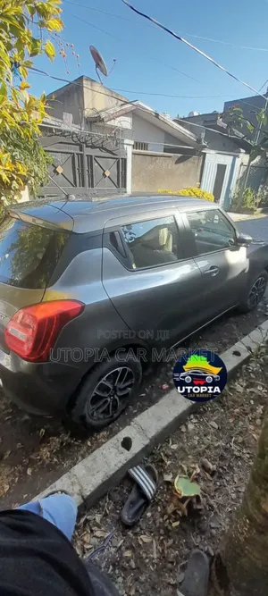 Suzuki Swift 2022 Gray