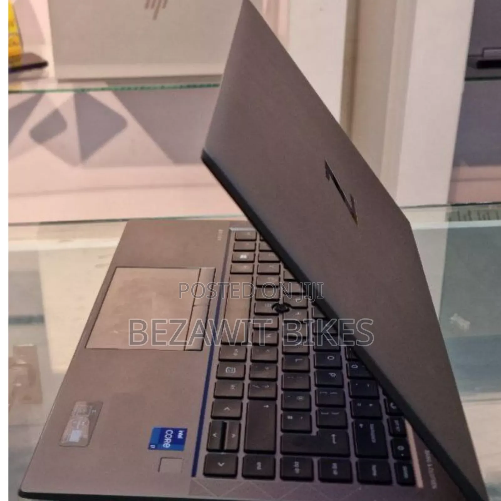 New Laptop HP ZBook Firefly G8 16GB Intel Core I7 SSD 512GB