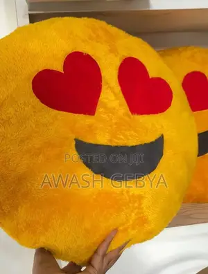 ለገና ስጦታ ለልጇ Emoji Pillows