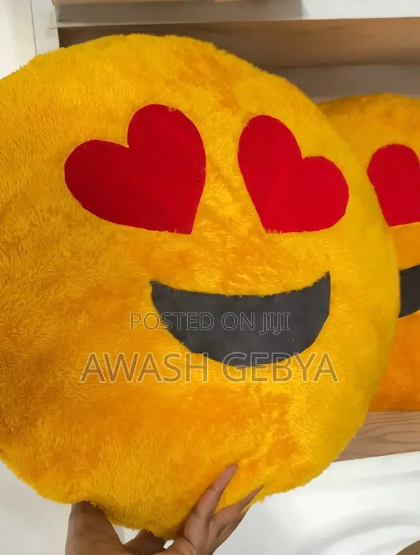 ለገና ስጦታ ለልጇ Emoji Pillows