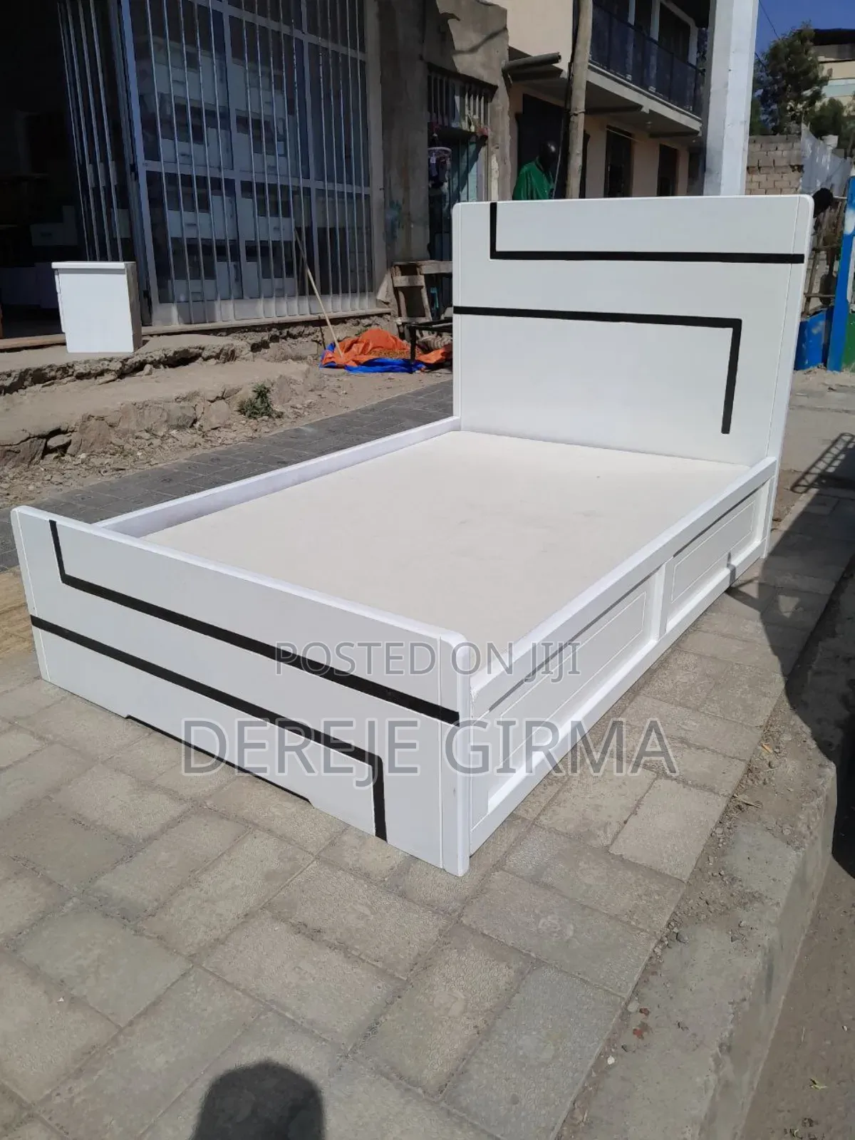 ማትር ከ20 ስትራይፕ አልጋ