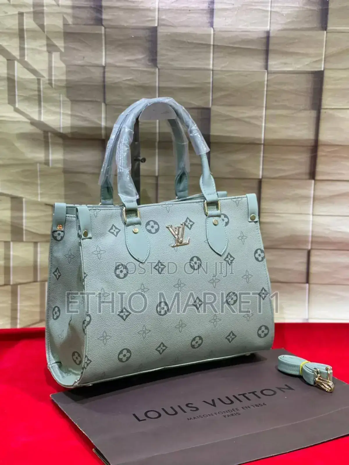 Louis Vuitton Women's Hand Bag