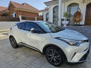 Photo - Toyota C-HR 2020 White