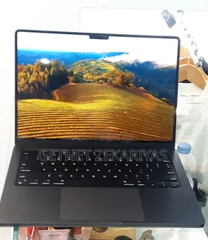 New Apple MacBook Pro 2023 M3 14-Inch 18GB Apple M3 Pro SSD 512GB