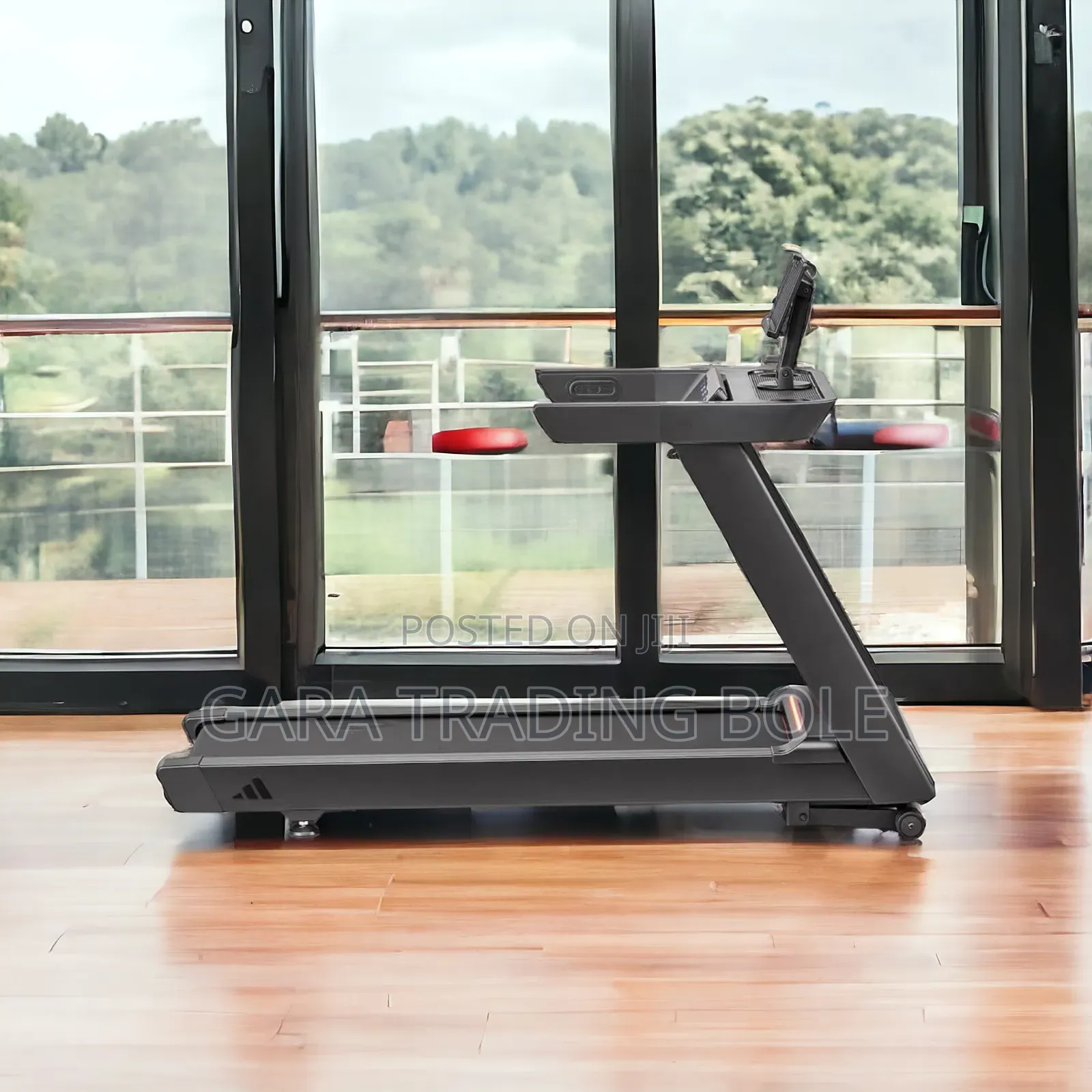 የadidas 23 የ21ክፍለ ዘመን ዘመናዊ የመሮጫ ማሽን ነዉ 4.5