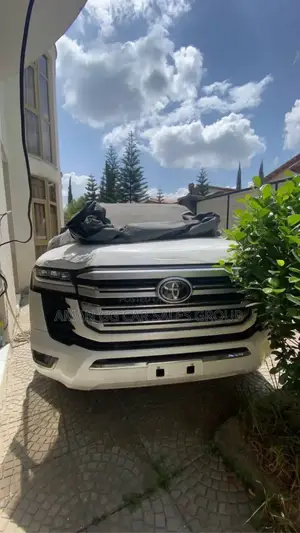 Photo - New Toyota Land Cruiser 2023 White
